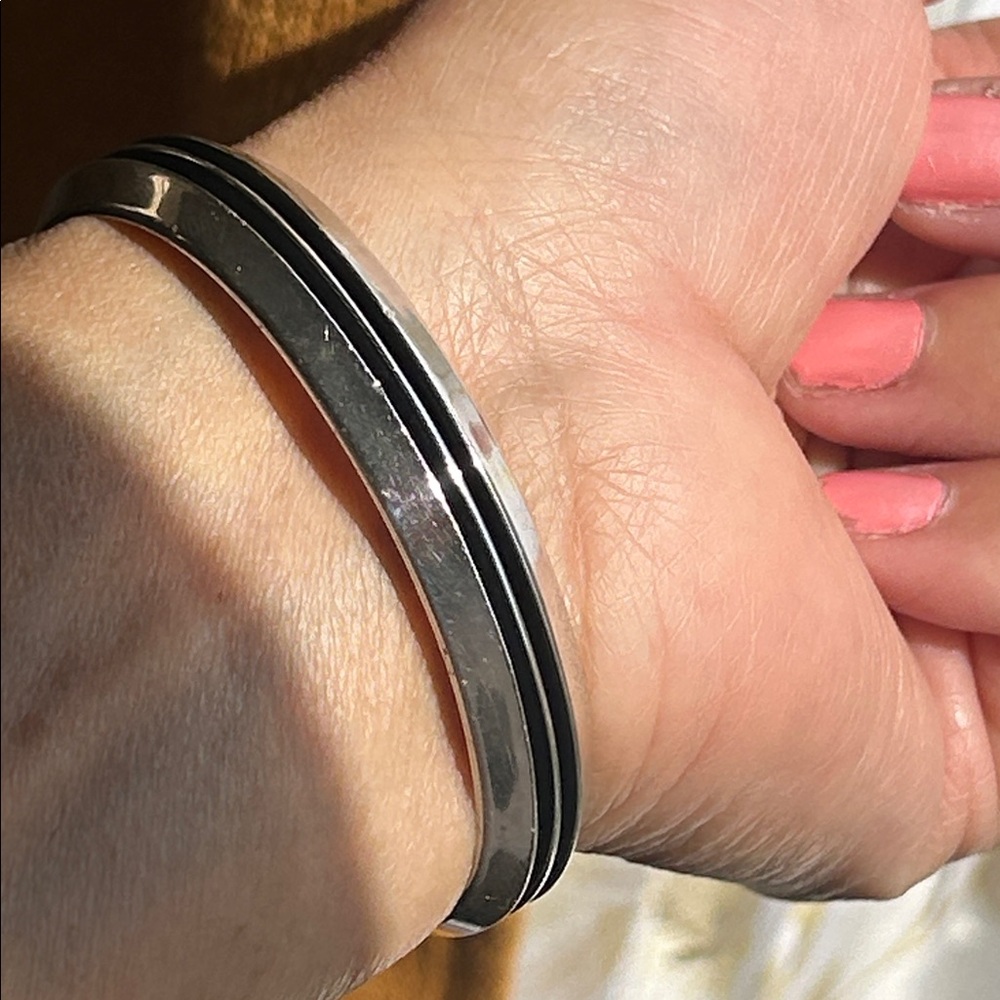 Navajo Silversmith Tom Hawk Grooved Oxidized Sterling Silver Cuff